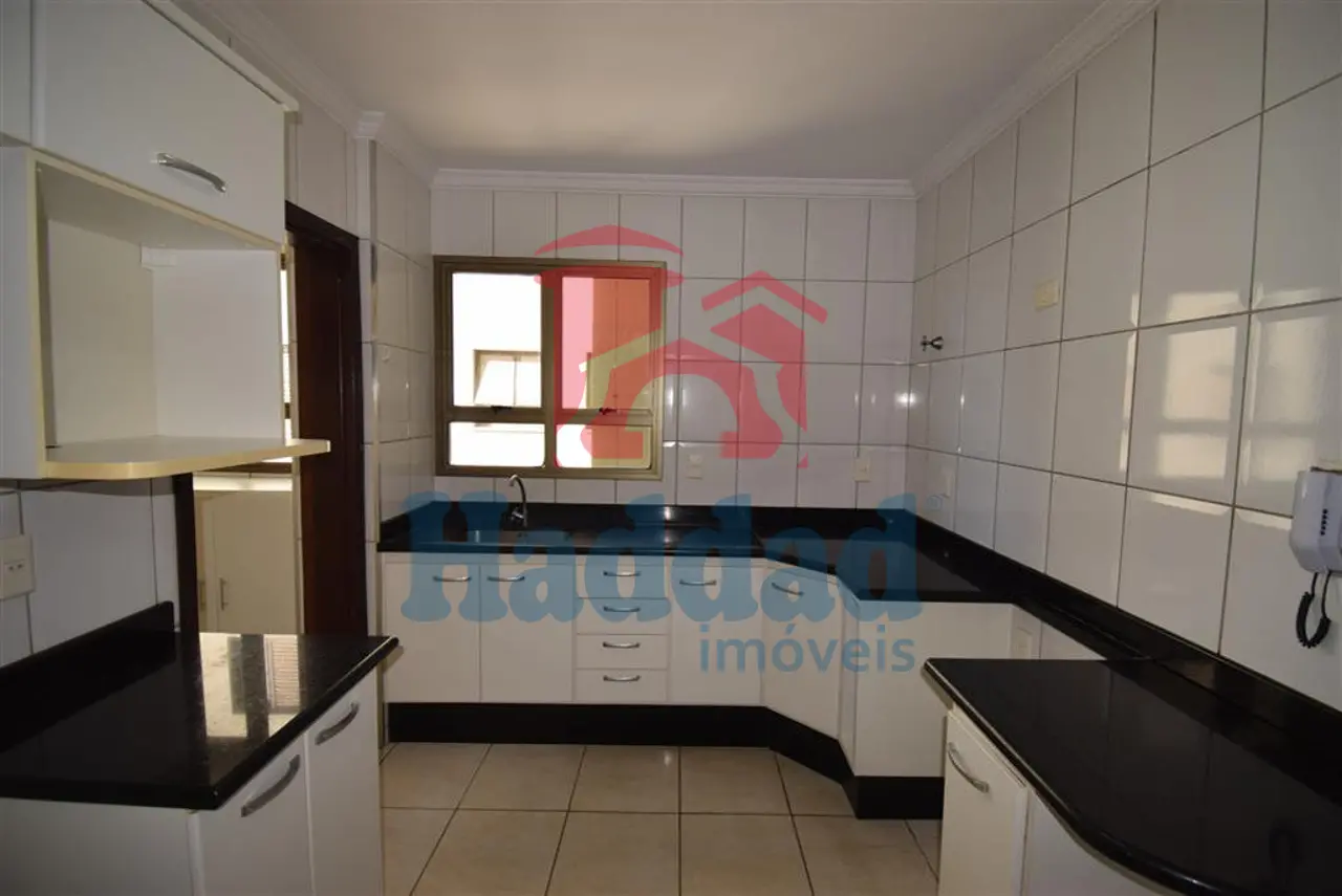 APARTAMENTO BEM LOCALIZADO COM TRÊS DORMITÓRIOS SENDO UMA SUITE. Ref: 15645 - DSC_0004