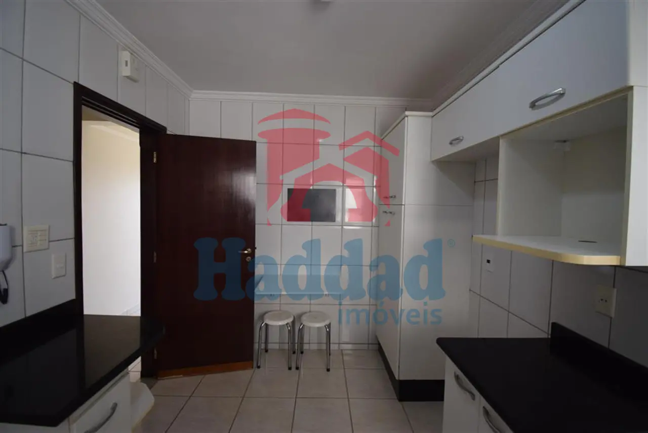 APARTAMENTO BEM LOCALIZADO COM TRÊS DORMITÓRIOS SENDO UMA SUITE. Ref: 15645 - DSC_0005