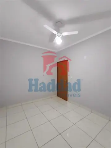 CASA MUITO BOA. MEIO LOTE, 2 QUARTOS SENDO 1 SUÍTE, ARMÁRIOS, COZINHA COM ARMARIOS E FOGÃO EMBUTIDO, SALA PARA 2 AMBIENTES COM BALCÃO, 2 VAGAS DE GARAGEM, PORTÃO BASCULANTE COM MOTOR, CURRASQUEIRA, PIA E ARMARIOS Ref: 15664 - IMG-20260915-WA0190