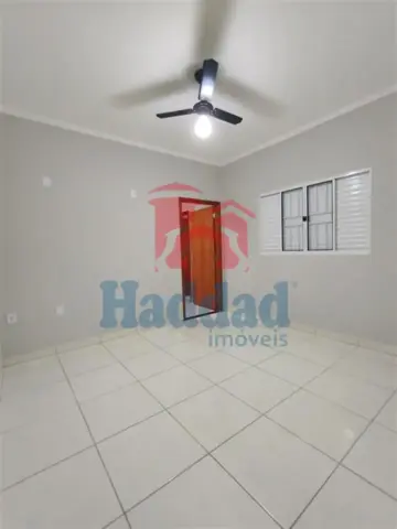 CASA MUITO BOA. MEIO LOTE, 2 QUARTOS SENDO 1 SUÍTE, ARMÁRIOS, COZINHA COM ARMARIOS E FOGÃO EMBUTIDO, SALA PARA 2 AMBIENTES COM BALCÃO, 2 VAGAS DE GARAGEM, PORTÃO BASCULANTE COM MOTOR, CURRASQUEIRA, PIA E ARMARIOS Ref: 15664 - IMG-20260915-WA0155