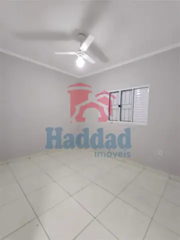 CASA MUITO BOA. MEIO LOTE, 2 QUARTOS SENDO 1 SUÍTE, ARMÁRIOS, COZINHA COM ARMARIOS E FOGÃO EMBUTIDO, SALA PARA 2 AMBIENTES COM BALCÃO, 2 VAGAS DE GARAGEM, PORTÃO BASCULANTE COM MOTOR, CURRASQUEIRA, PIA E ARMARIOS Ref: 15664 - IMG-20260915-WA0158