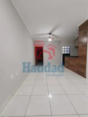 CASA MUITO BOA. MEIO LOTE, 2 QUARTOS SENDO 1 SUÍTE, ARMÁRIOS, COZINHA COM ARMARIOS E FOGÃO EMBUTIDO, SALA PARA 2 AMBIENTES COM BALCÃO, 2 VAGAS DE GARAGEM, PORTÃO BASCULANTE COM MOTOR, CURRASQUEIRA, PIA E ARMARIOS Ref: 15664 - IMG-20260915-WA0165
