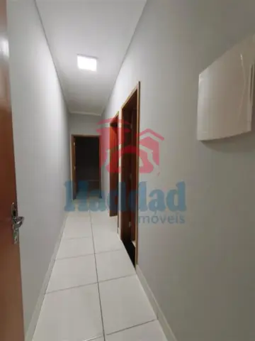 CASA MUITO BOA. MEIO LOTE, 2 QUARTOS SENDO 1 SUÍTE, ARMÁRIOS, COZINHA COM ARMARIOS E FOGÃO EMBUTIDO, SALA PARA 2 AMBIENTES COM BALCÃO, 2 VAGAS DE GARAGEM, PORTÃO BASCULANTE COM MOTOR, CURRASQUEIRA, PIA E ARMARIOS Ref: 15664 - IMG-20260915-WA0186