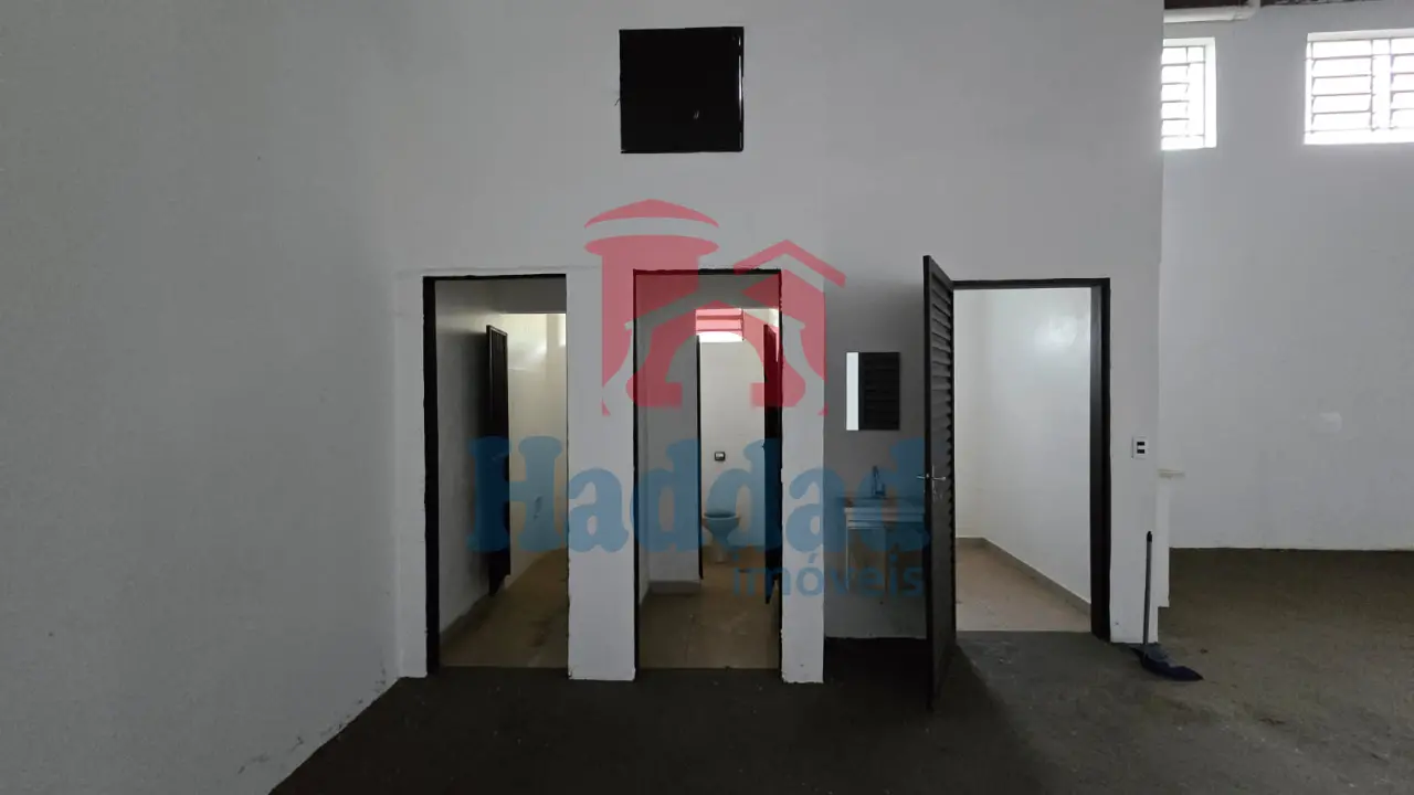 BARRACÃO PARA LOCAÇÃO E VENDA EM ÓTIMA LOCALIZAÇÃO Ref: 15666 - 1 (2)