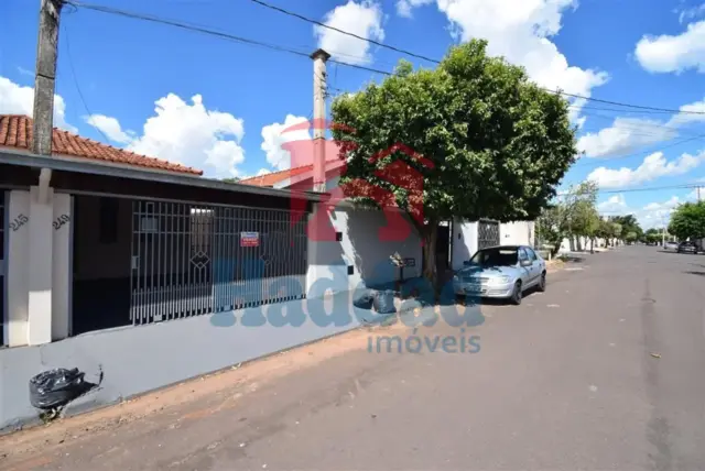 IMÓVEL COM OTIMA LOCALIZAÇÃO COM TRES DORMITÓRIOS Ref: 4457 - F15518C