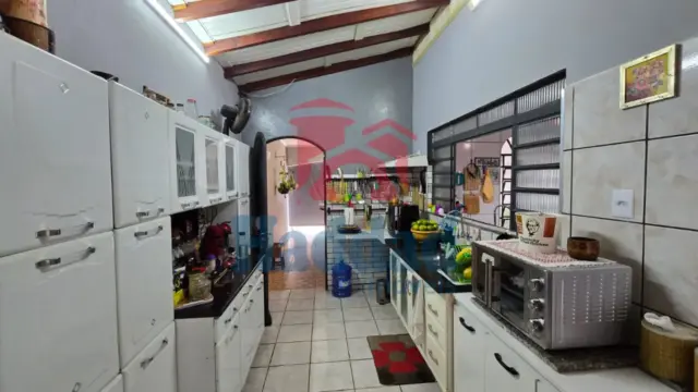 CASA COM EXELENTE LOCALIZAÇÃO E PROXIMO CENTRO Ref: 15683 - 001 (11)