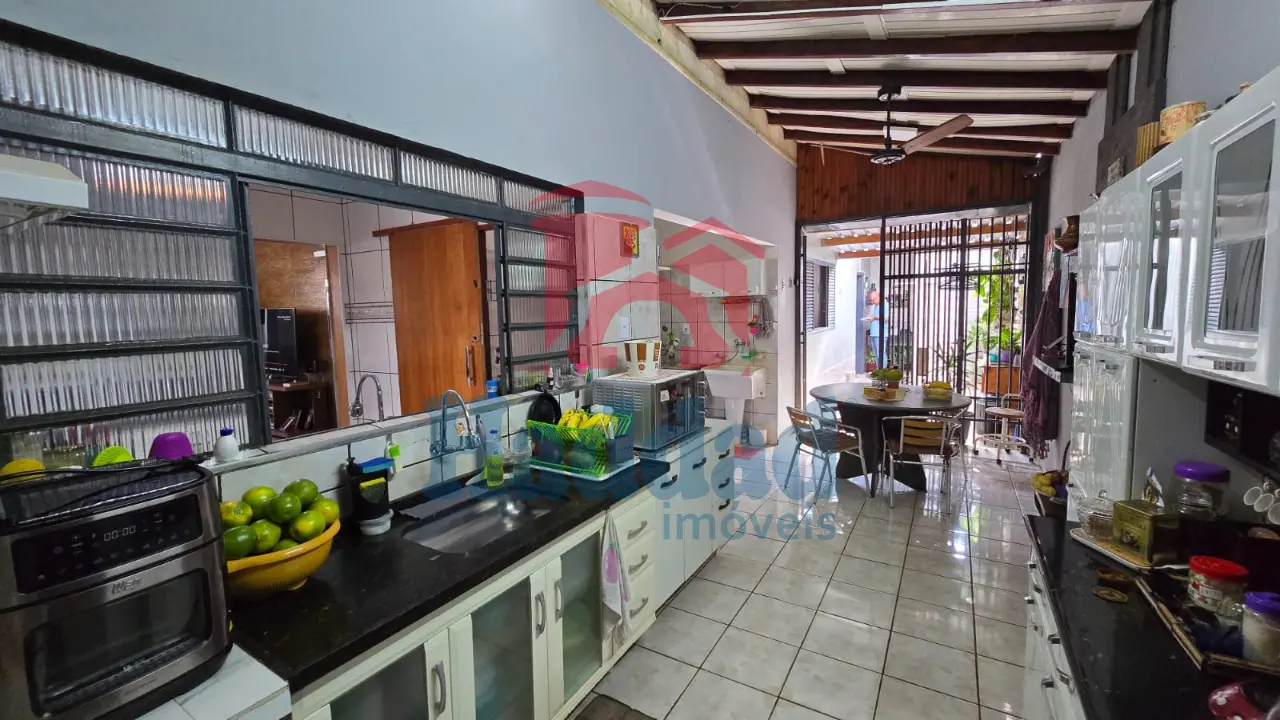 CASA COM EXELENTE LOCALIZAÇÃO E PROXIMO CENTRO Ref: 15683 - 001 (12)