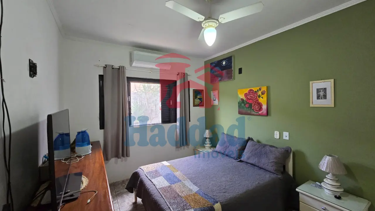 CASA COM EXELENTE LOCALIZAÇÃO E PROXIMO CENTRO Ref: 15683 - 001 (16)