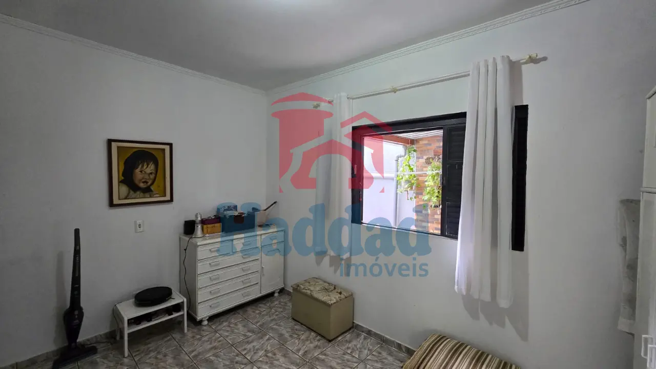 CASA COM EXELENTE LOCALIZAÇÃO E PROXIMO CENTRO Ref: 15683 - 001 (18)