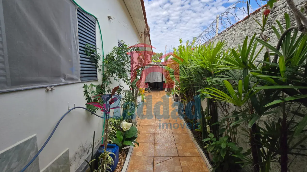 CASA COM EXELENTE LOCALIZAÇÃO E PROXIMO CENTRO Ref: 15683 - 001 (2)