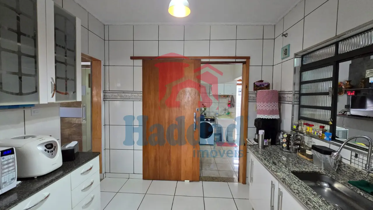 CASA COM EXELENTE LOCALIZAÇÃO E PROXIMO CENTRO Ref: 15683 - 001 (21)