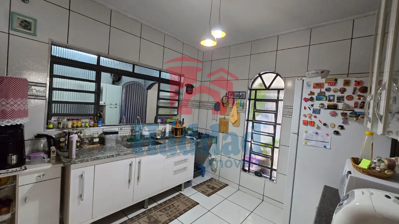 CASA COM EXELENTE LOCALIZAÇÃO E PROXIMO CENTRO Ref: 15683 - 001 (22)