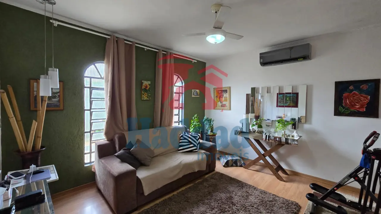 CASA COM EXELENTE LOCALIZAÇÃO E PROXIMO CENTRO Ref: 15683 - 001 (27)