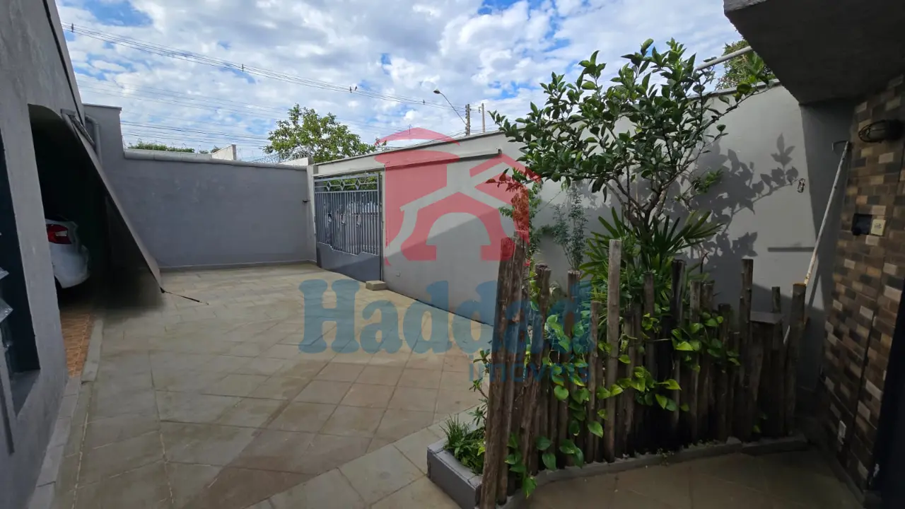 CASA COM EXELENTE LOCALIZAÇÃO E PROXIMO CENTRO Ref: 15683 - 001 (28)